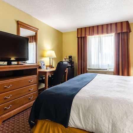 Rodeway Inn & Suites Jacksonville Near Camp Lejeune Exterior foto