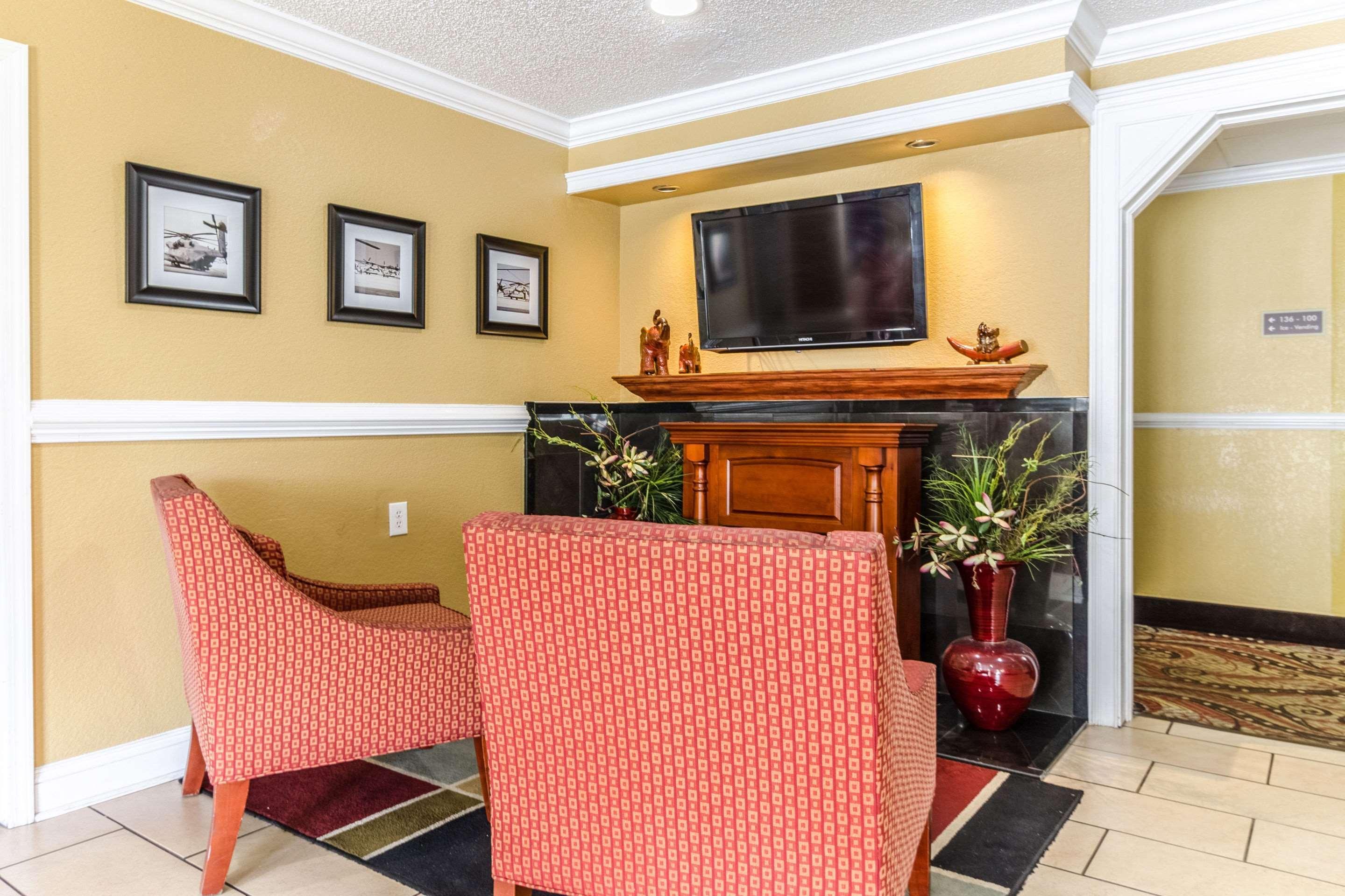 Rodeway Inn & Suites Jacksonville Near Camp Lejeune Exterior foto