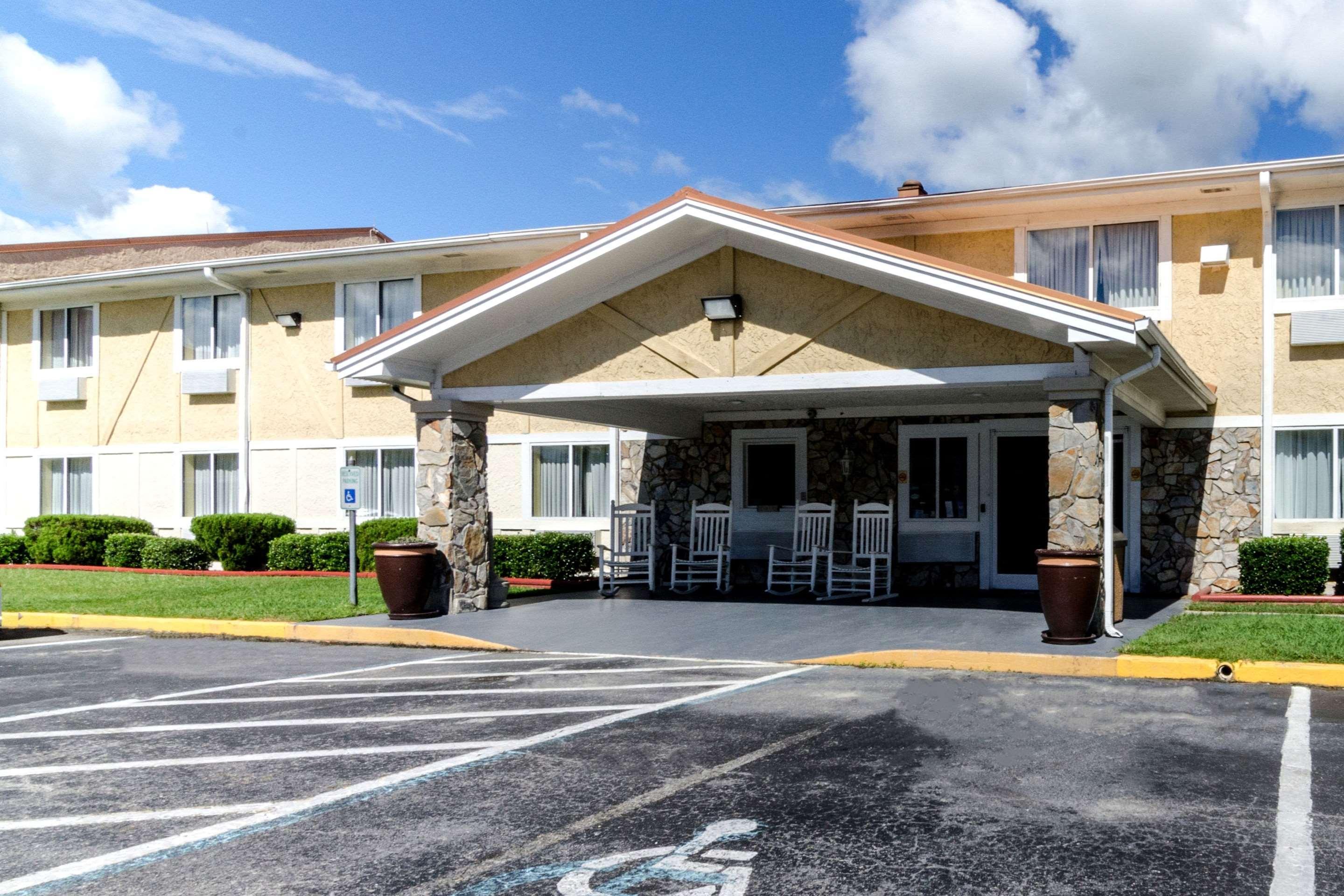 Rodeway Inn & Suites Jacksonville Near Camp Lejeune Exterior foto