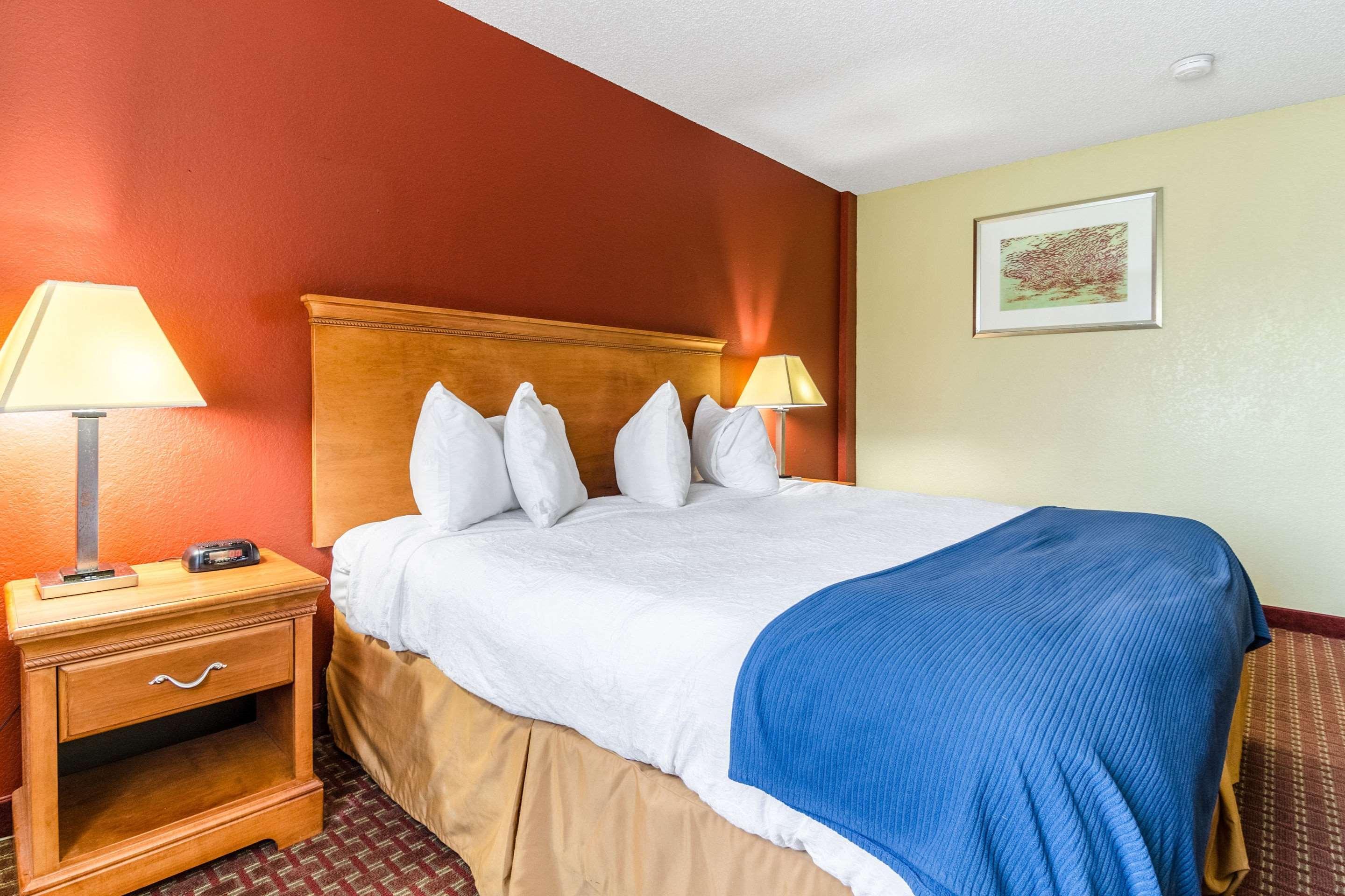 Rodeway Inn & Suites Jacksonville Near Camp Lejeune Exterior foto