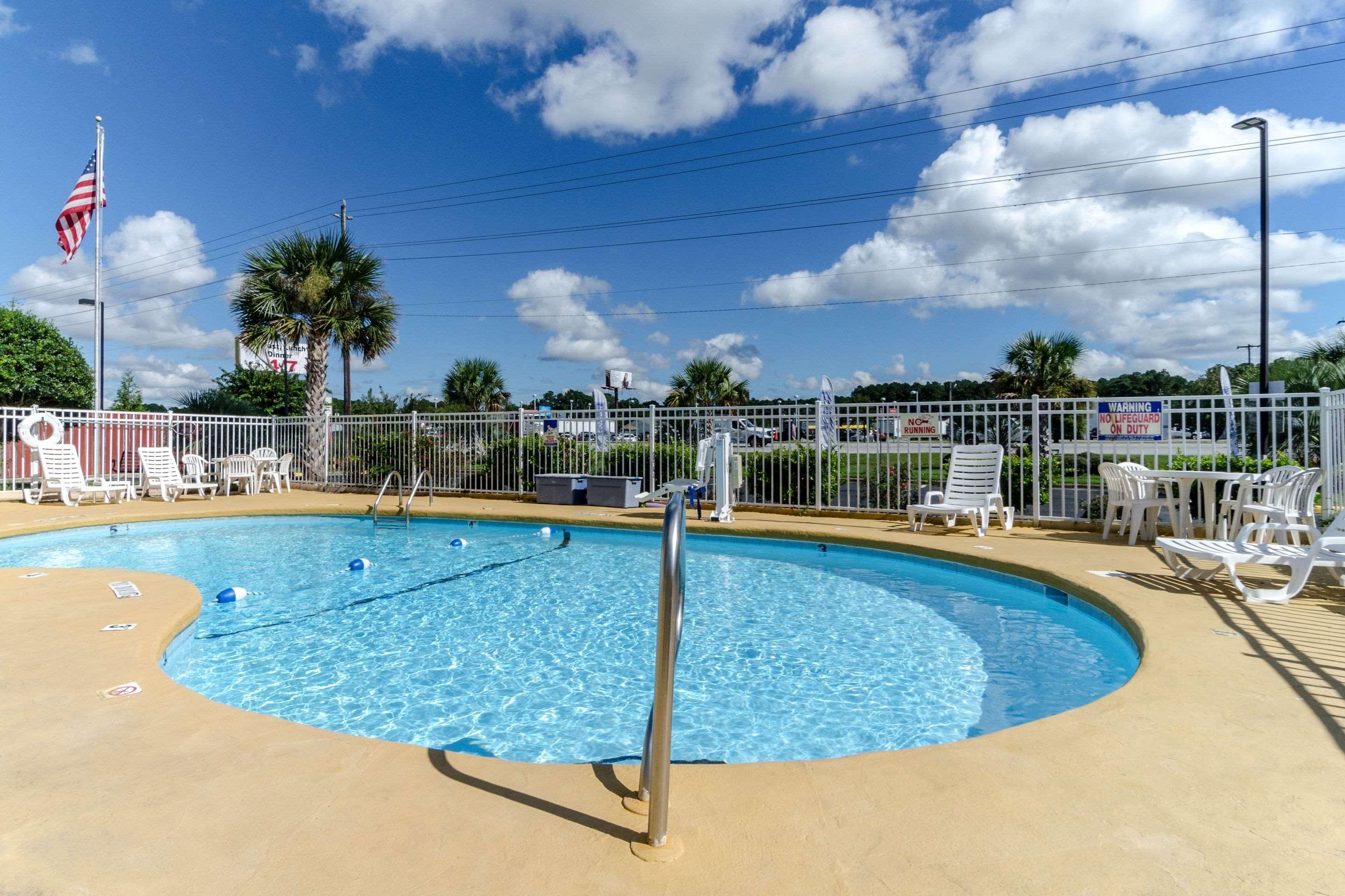 Rodeway Inn & Suites Jacksonville Near Camp Lejeune Exterior foto